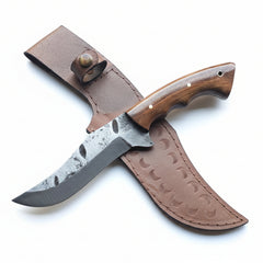 27 cm Hand Forged Carbon Steel Hunting Knife with Walnut Handle