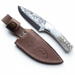 Cuchillo grabado con mango de ciervo