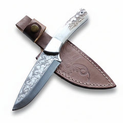 Cuchillo grabado con mango de ciervo