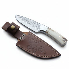 Cuchillo grabado con mango de ciervo