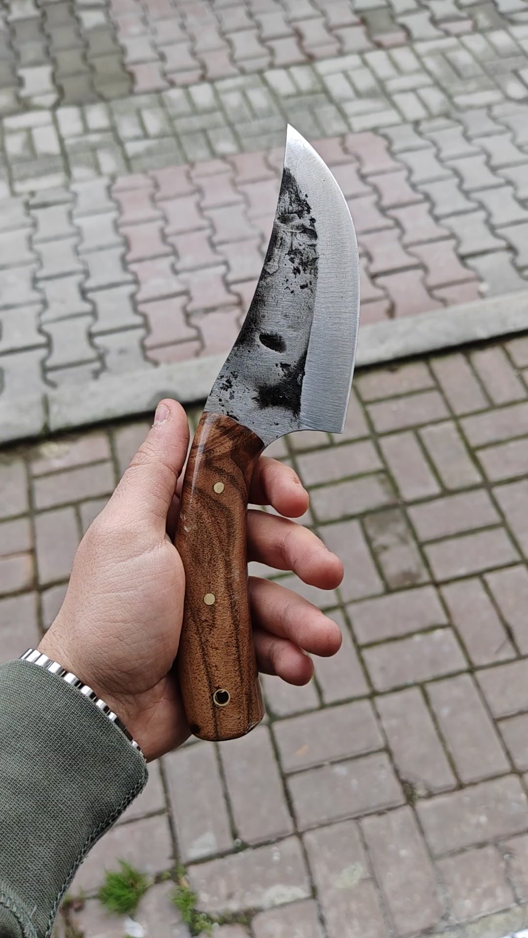 24 cm Hand Forged Carbon Steel Hunting Knife with Walnut Handle
