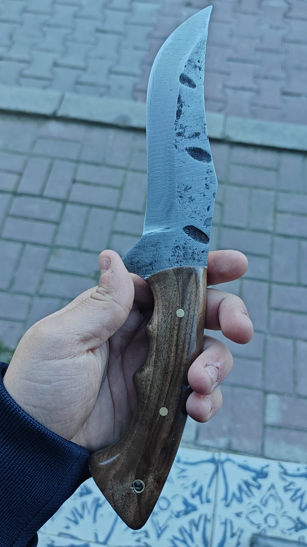 27 cm Hand Forged Carbon Steel Hunting Knife with Walnut Handle
