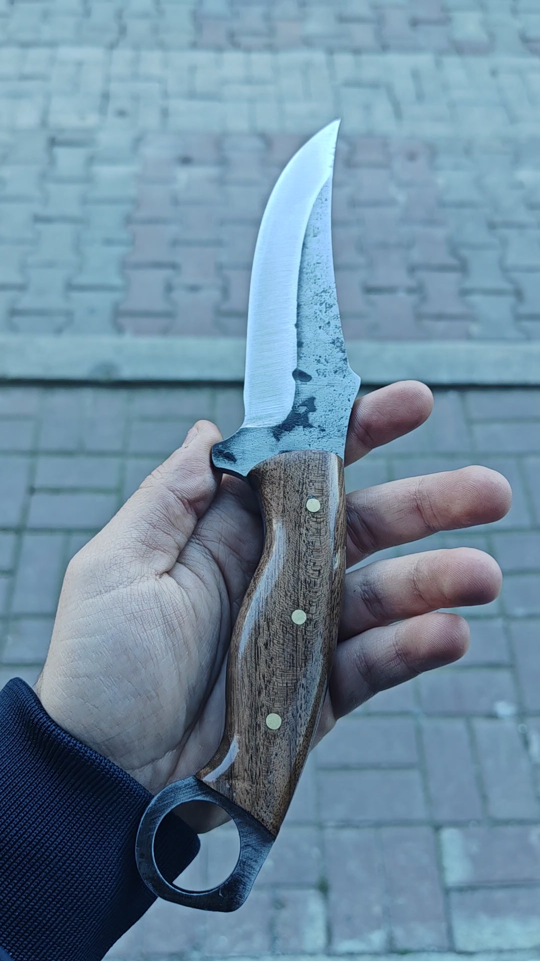 26 cm Hand Forged Carbon Steel Hunting Knife with Walnut Wood Handle